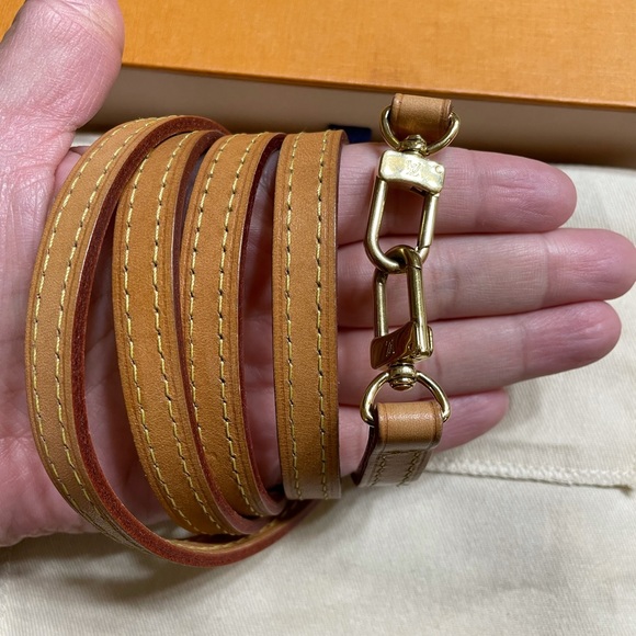 Sold-Louis Vuitton vachetta crossbody strap - Picture 5 of 5